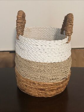Handwoven Three-Tone Seagrass Storage Basket with Handles